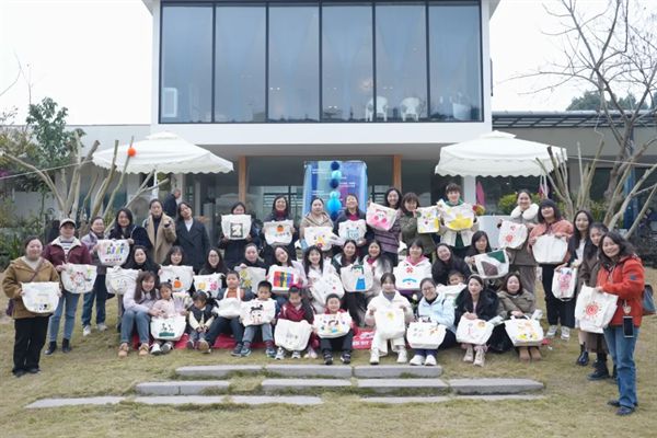 巧手绘春意 把爱“包”回家——四川省商贸